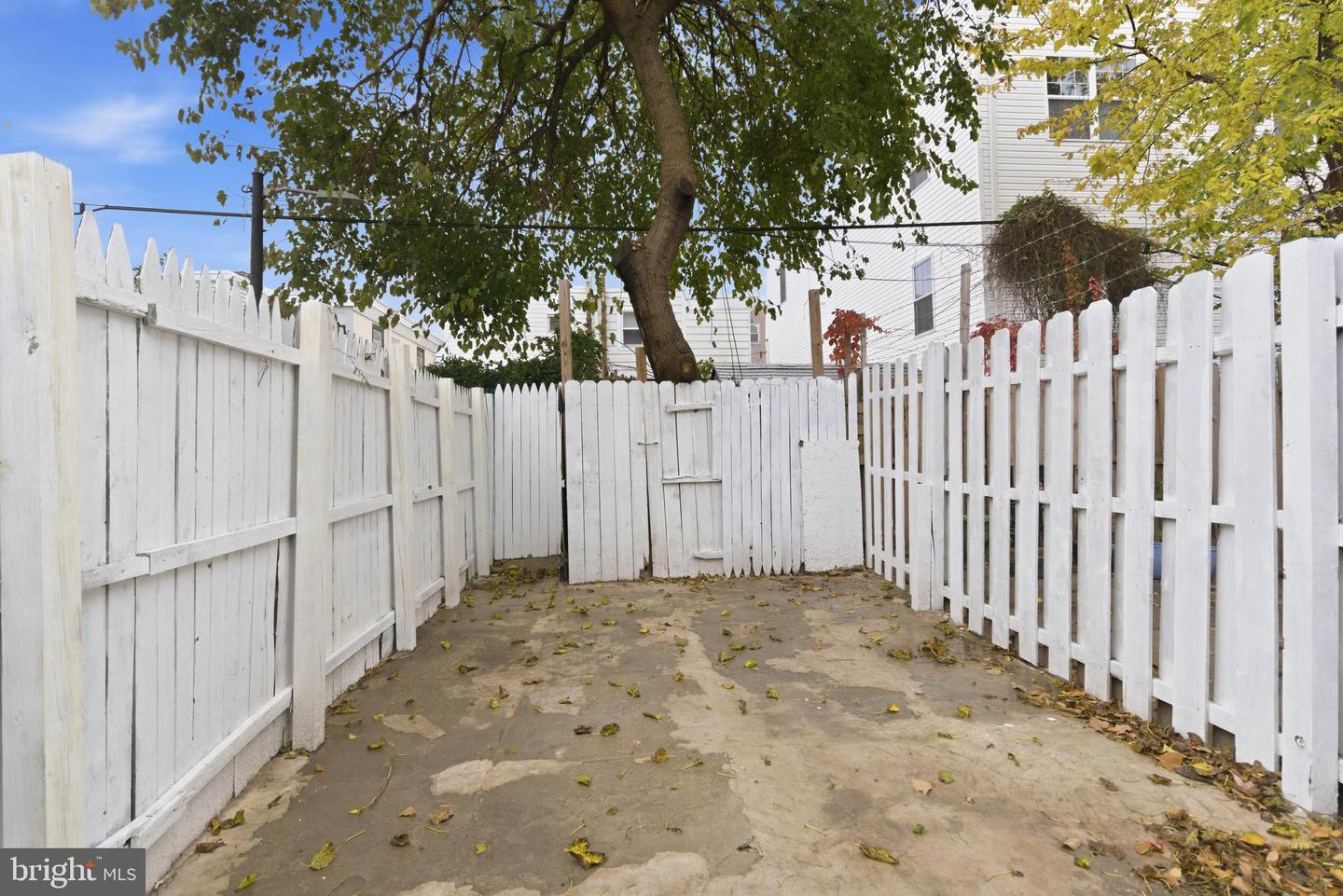 2625 Braddock St Property Photo 11