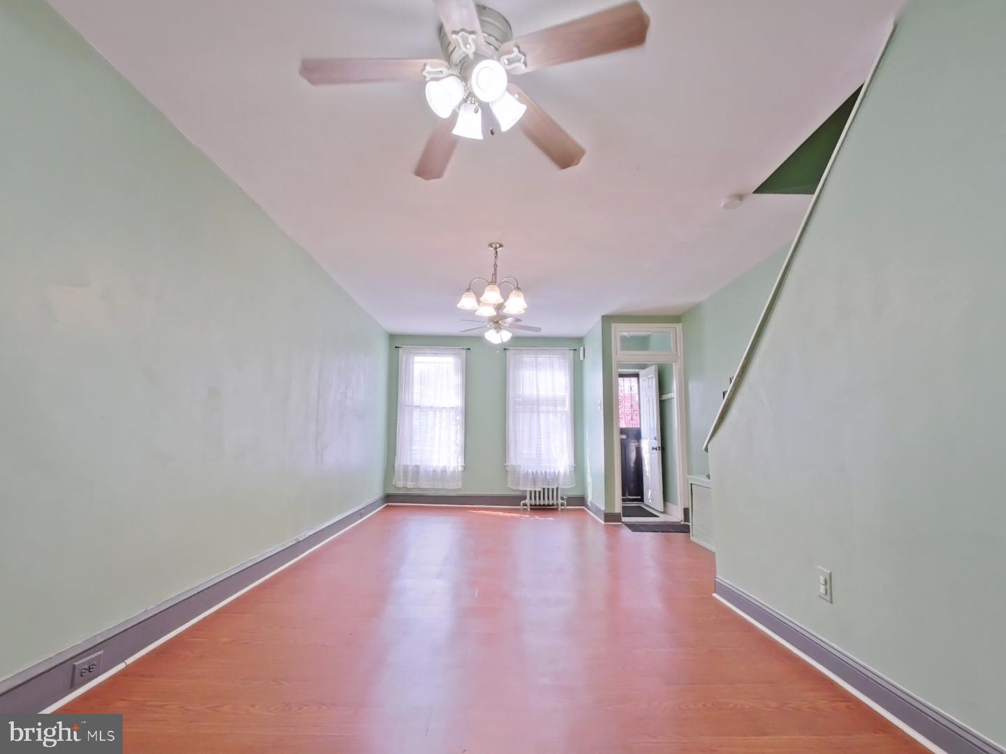 529 Tree St Property Photo 4