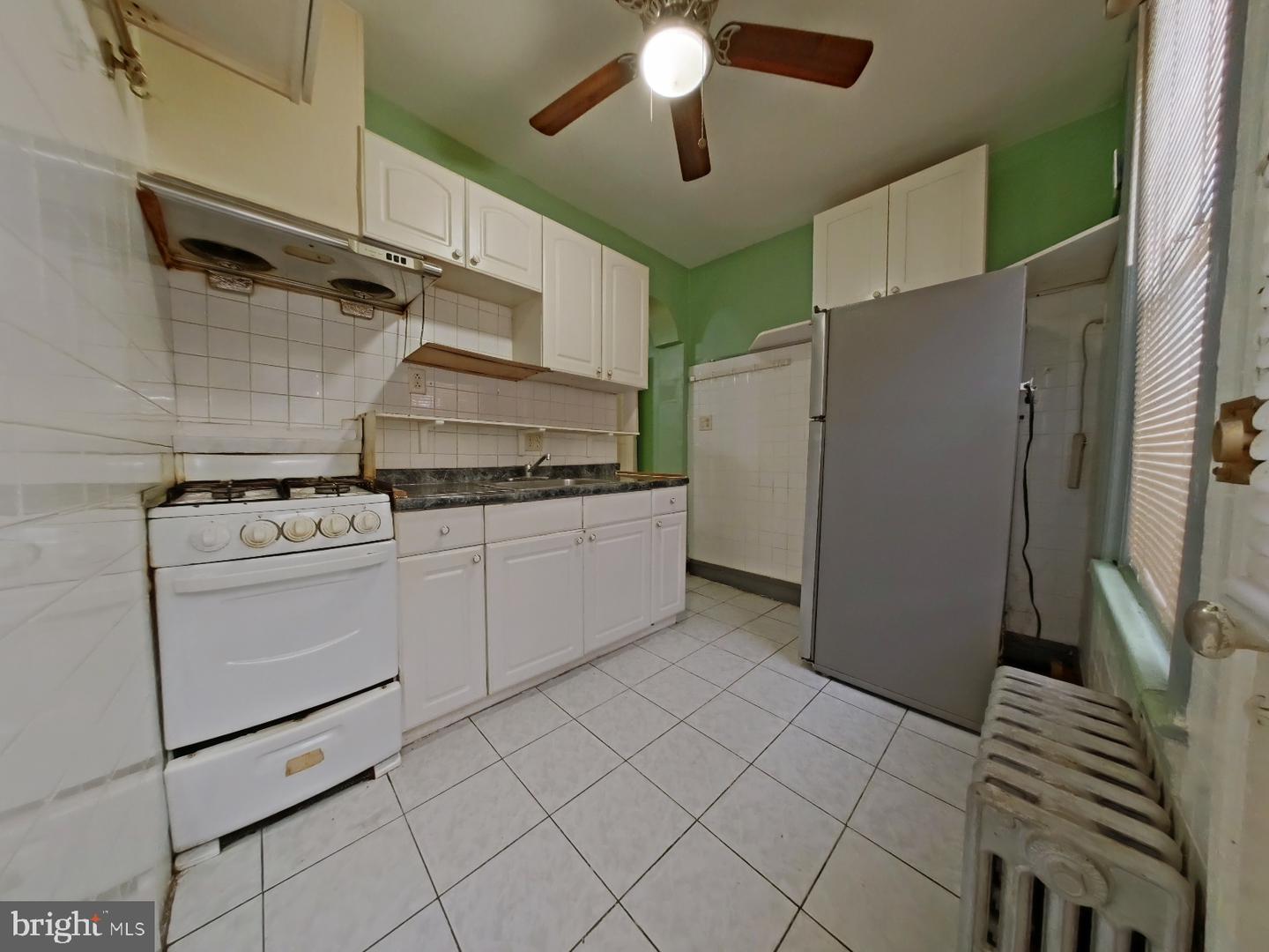 529 Tree St Property Photo 6
