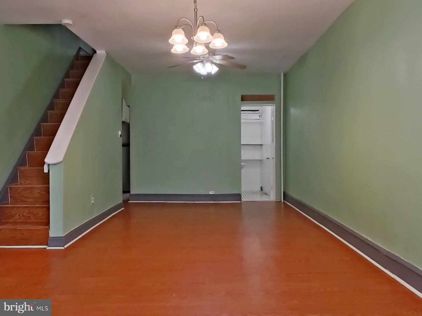 529 Tree St Property Photo 8