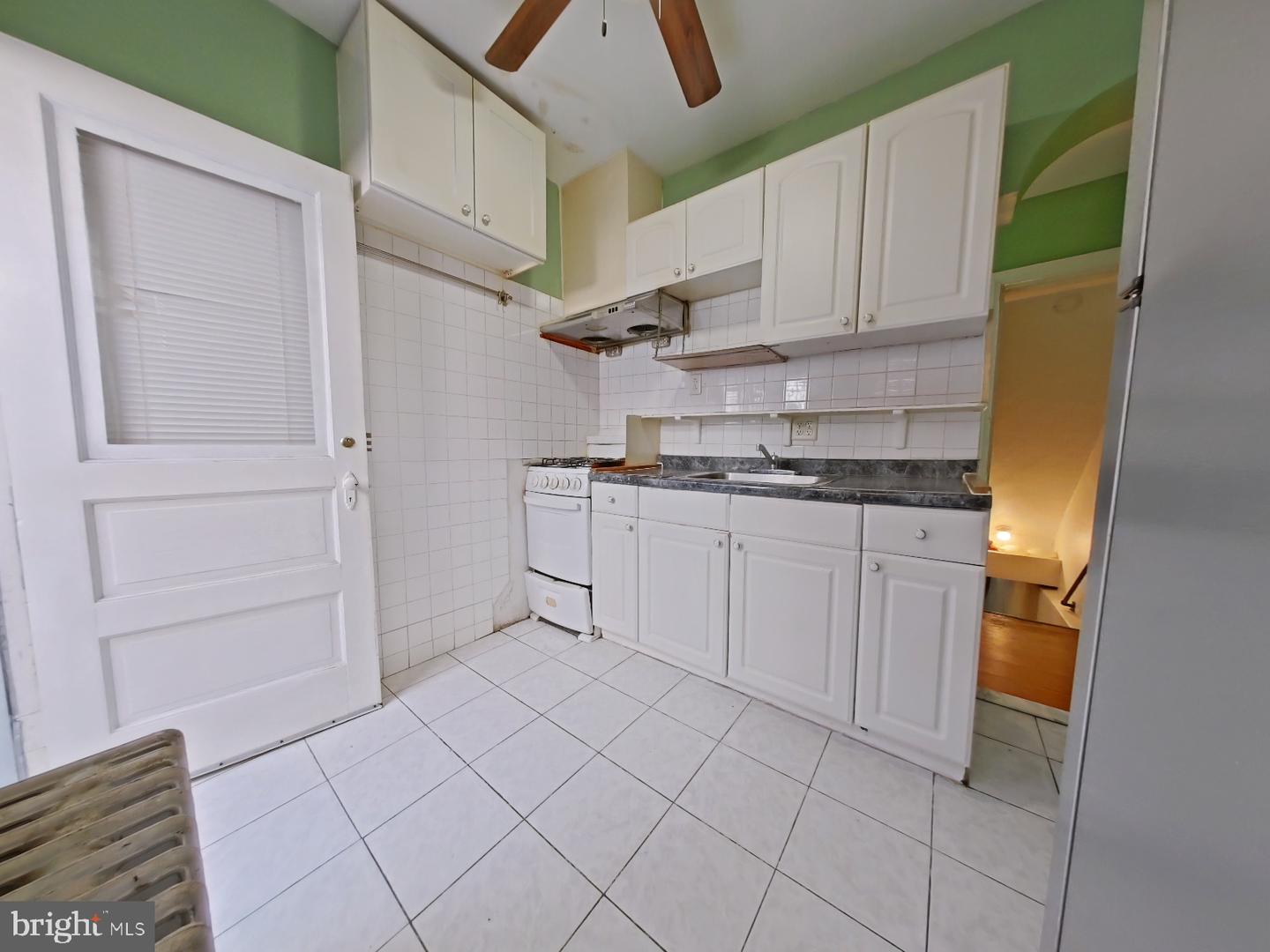 529 Tree St Property Photo 9
