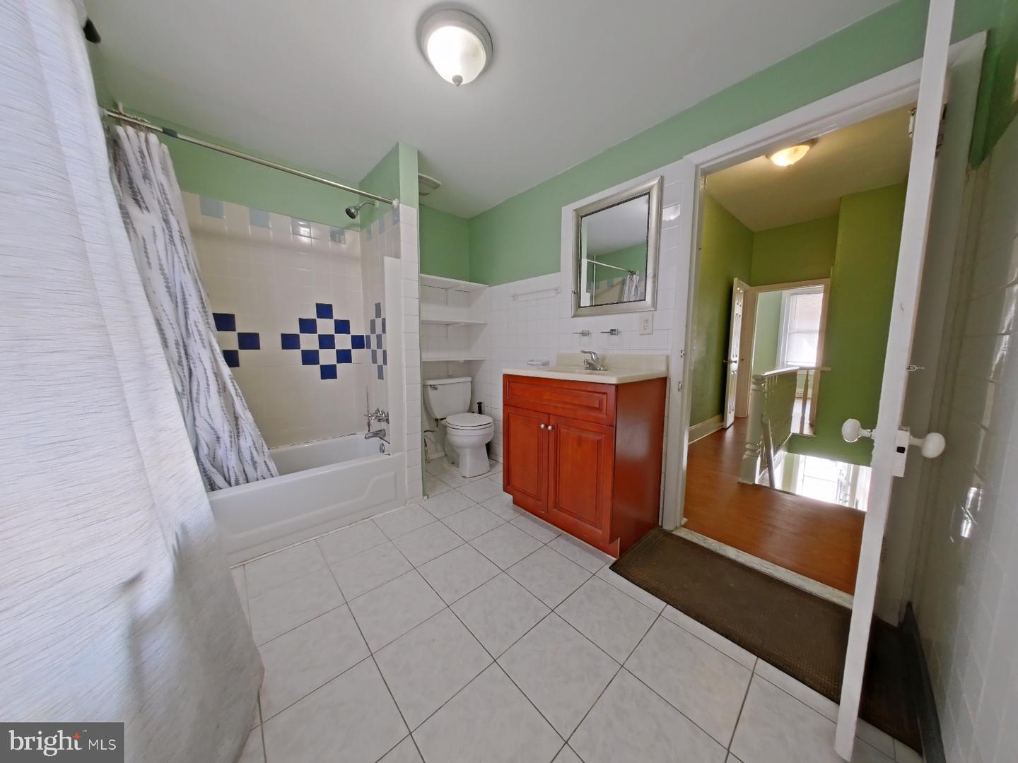 529 Tree St Property Photo 16