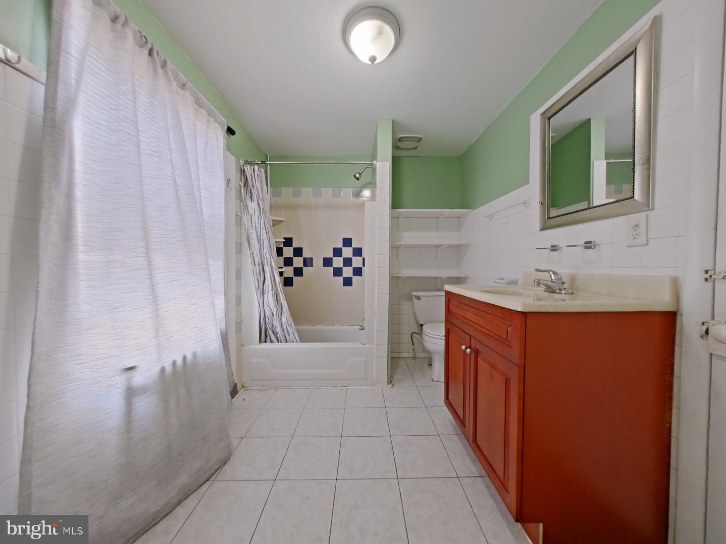 529 Tree St Property Photo 17