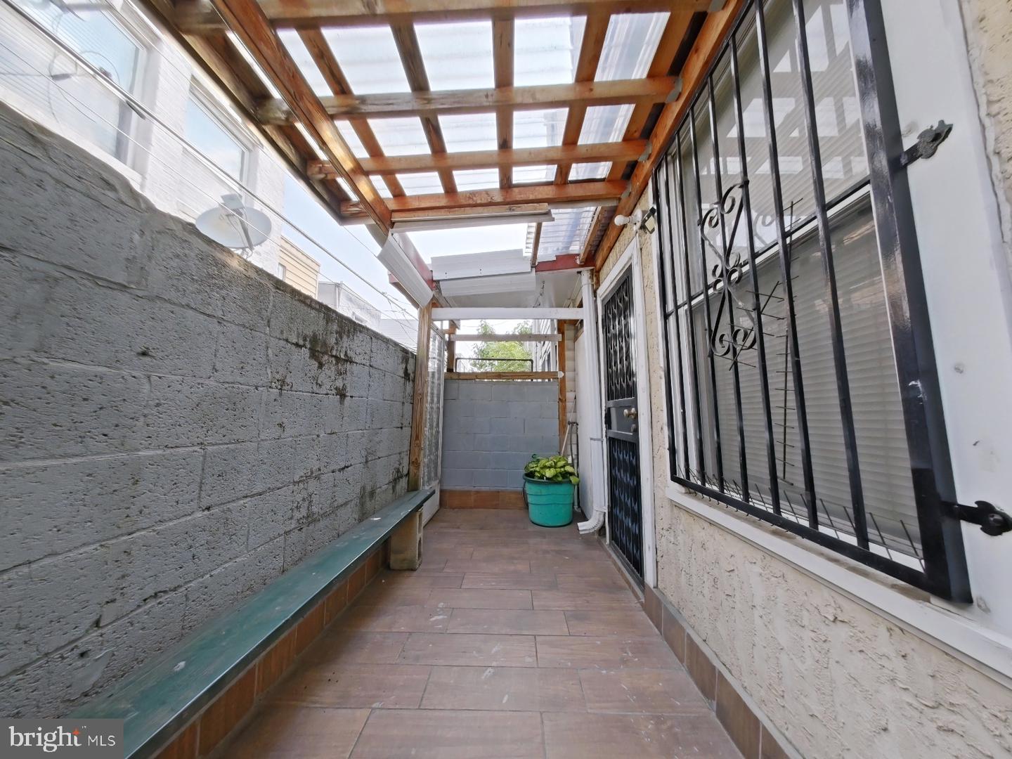 529 Tree St Property Photo 18