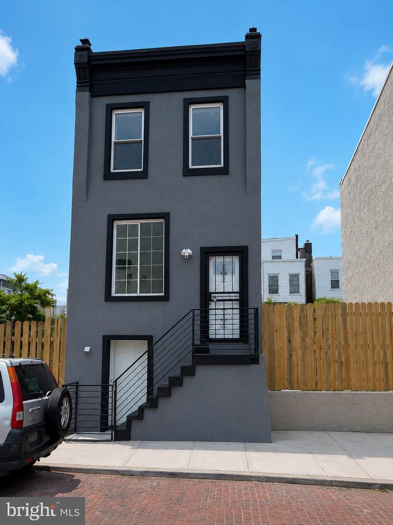 322 E Sterner St Property Photo 1