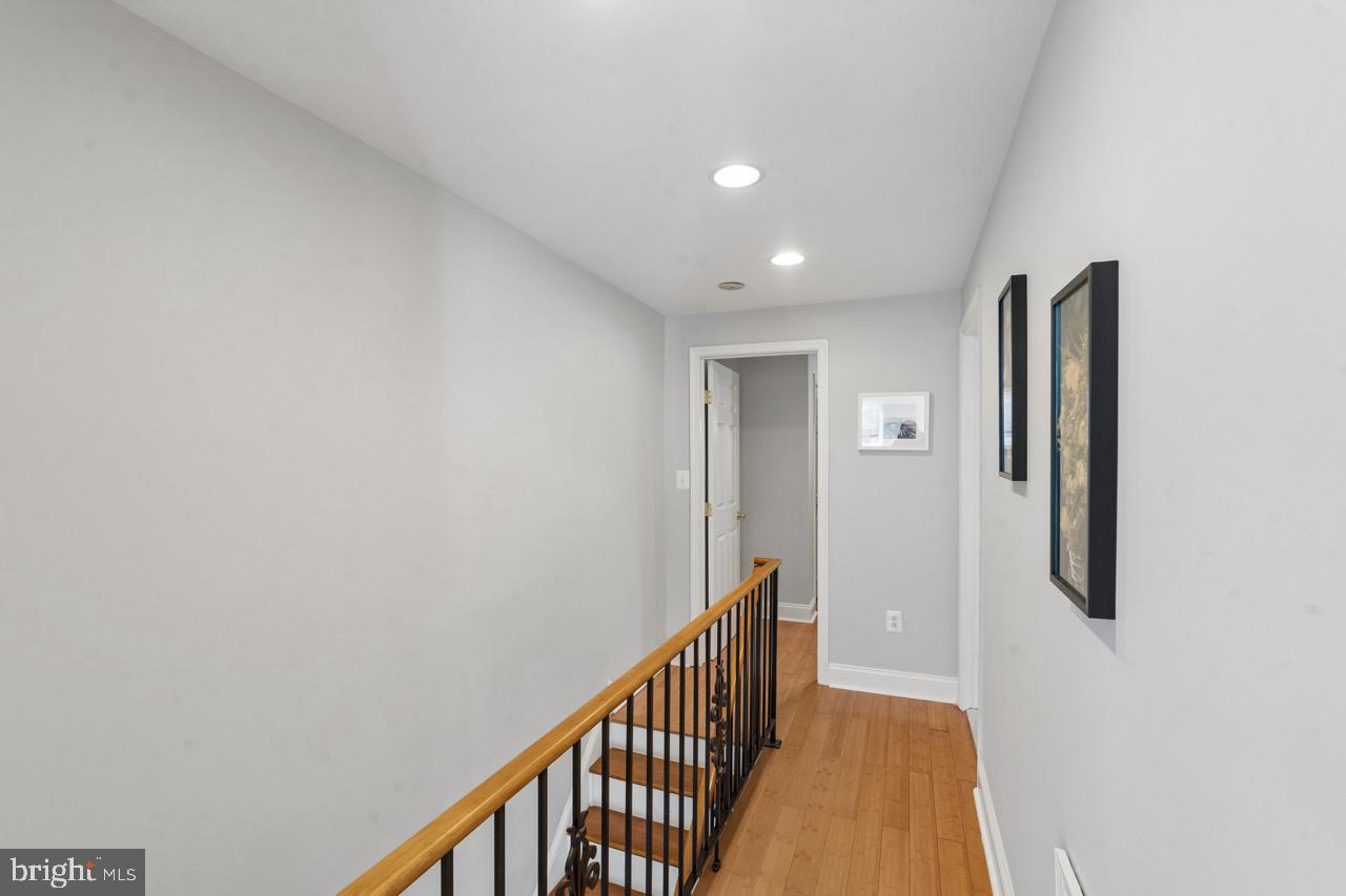 2139 Montrose St Property Photo 10