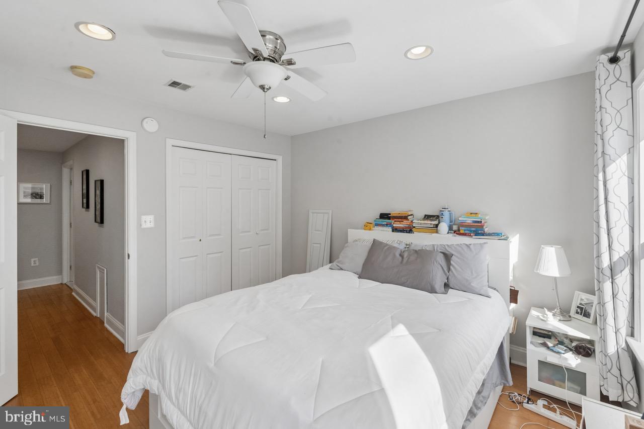 2139 Montrose St Property Photo 12