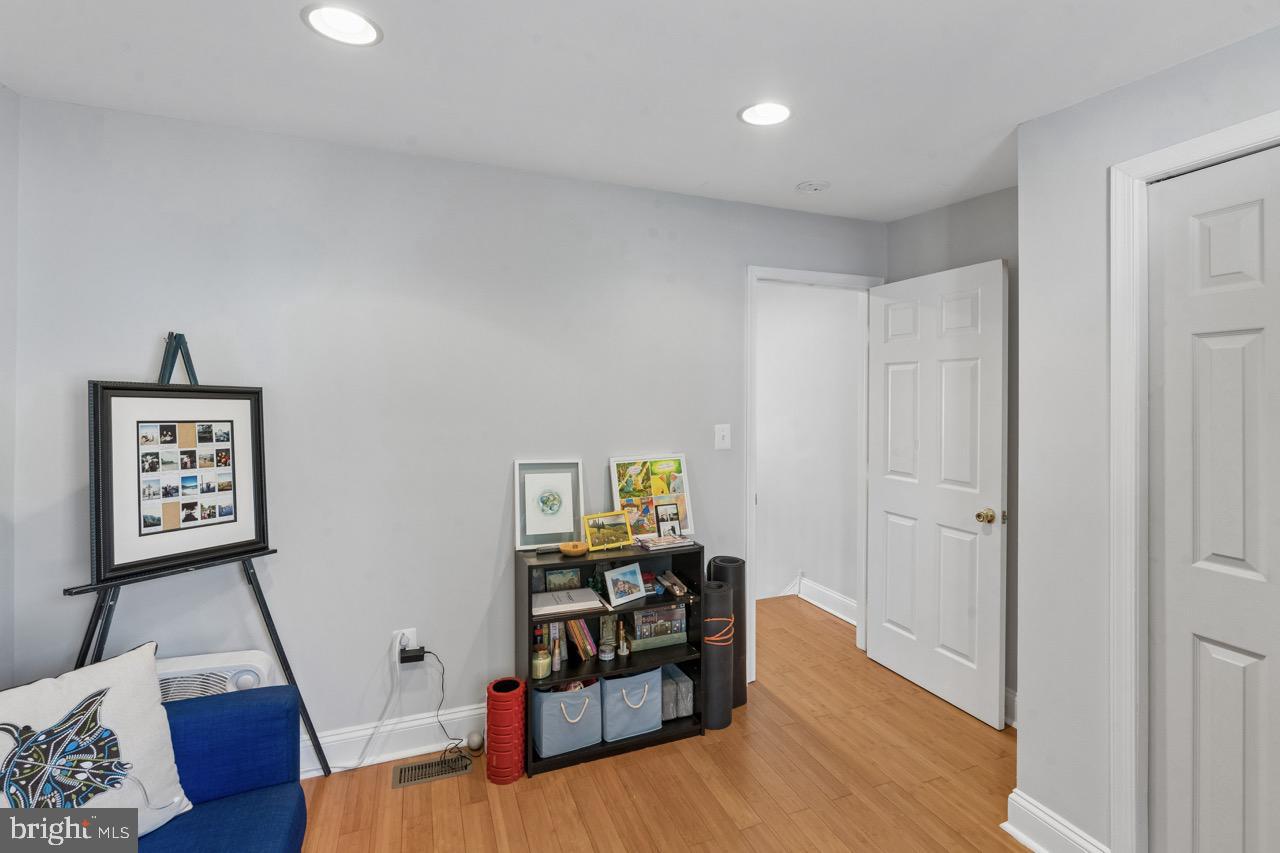 2139 Montrose St Property Photo 13