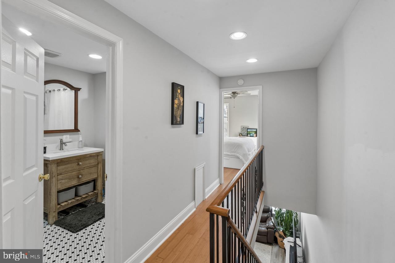2139 Montrose St Property Photo 14