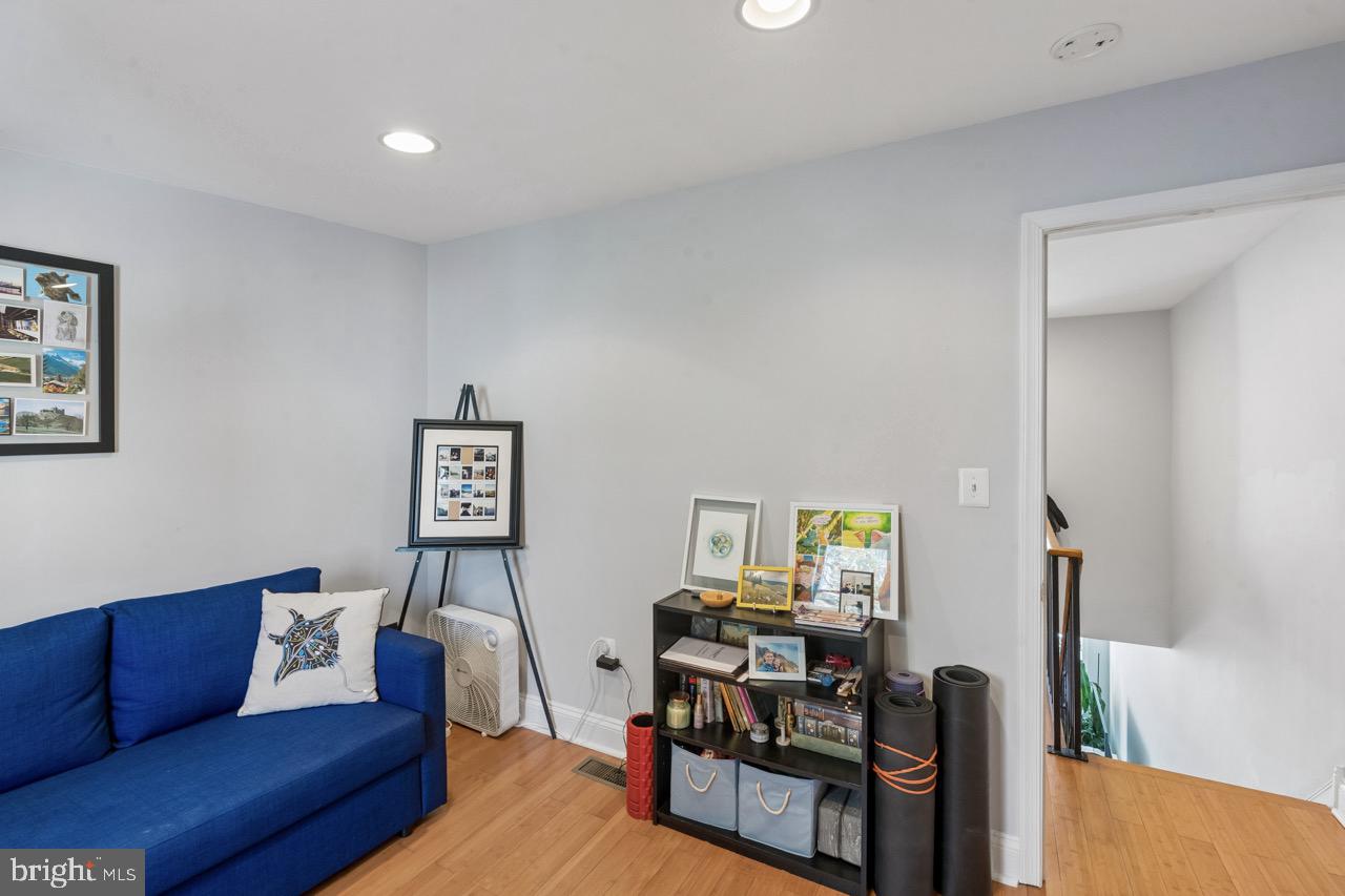 2139 Montrose St Property Photo 15