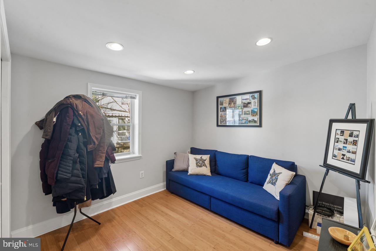 2139 Montrose St Property Photo 17