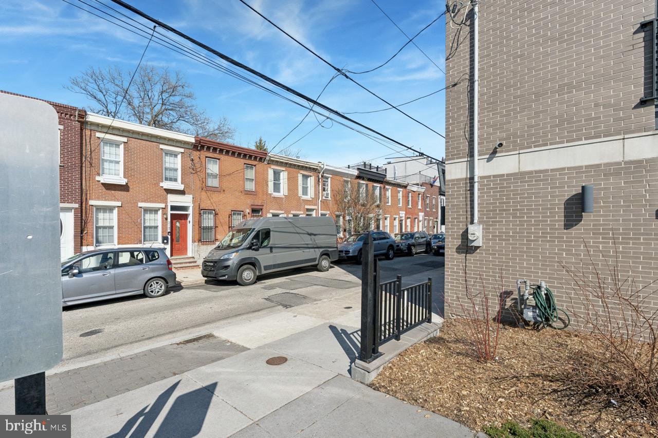 2139 Montrose St Property Photo 21
