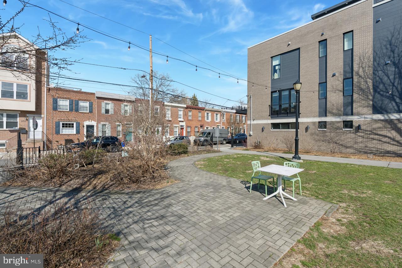 2139 Montrose St Property Photo 23