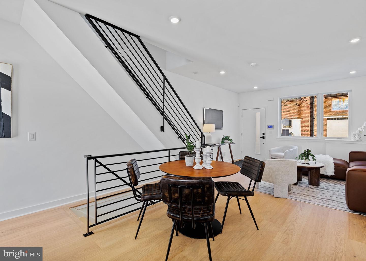 2114 E Rush St Property Photo 6
