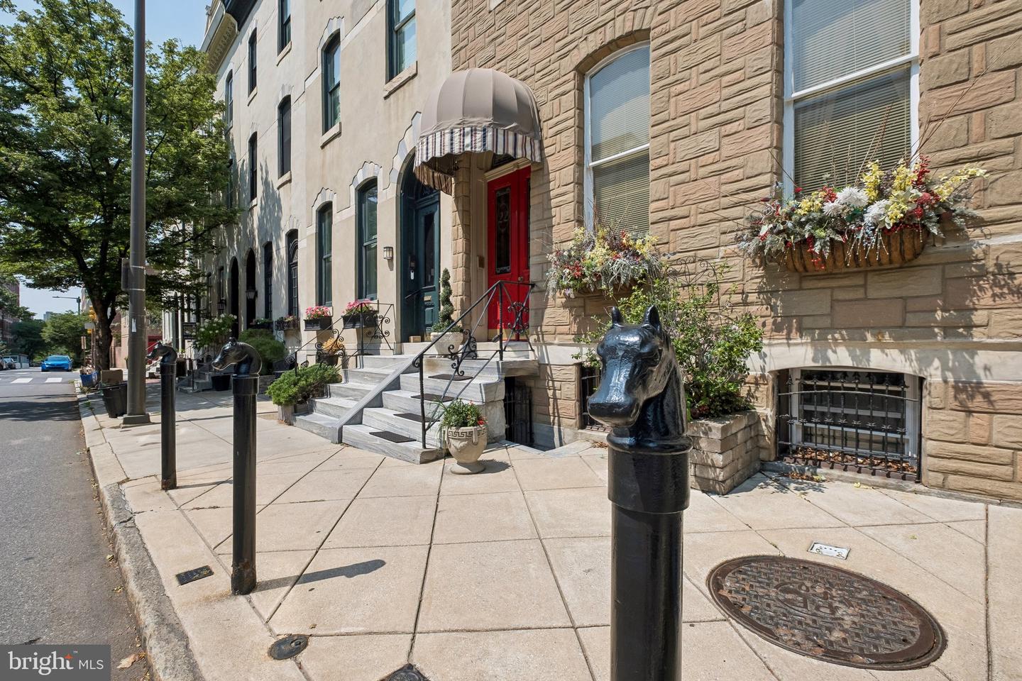 2217 Locust St Property Photo 4