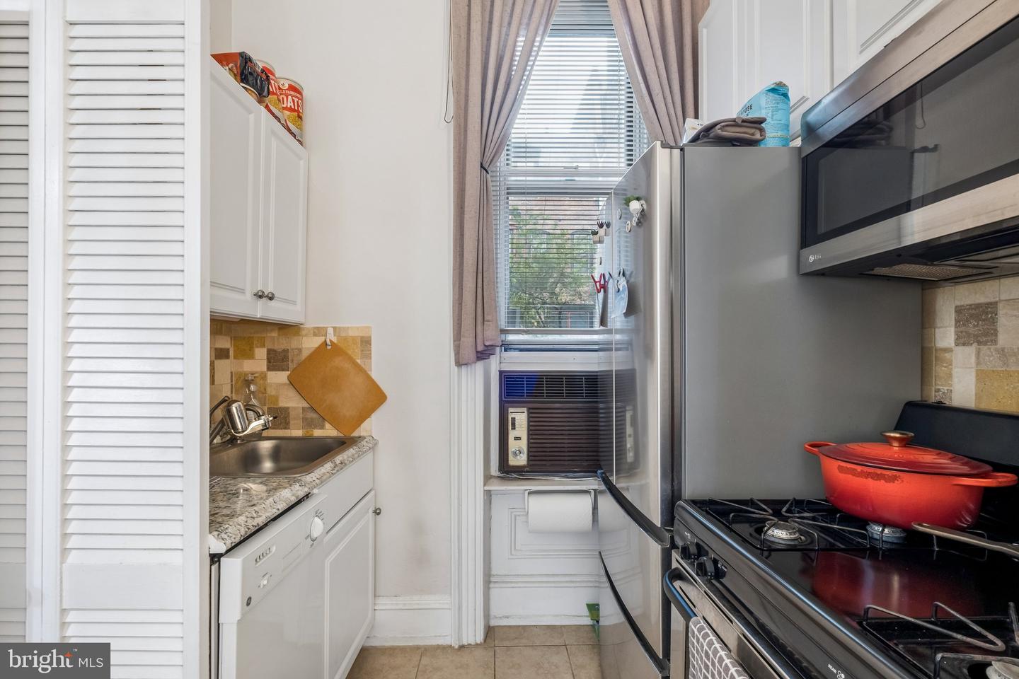 2217 Locust St Property Photo 15