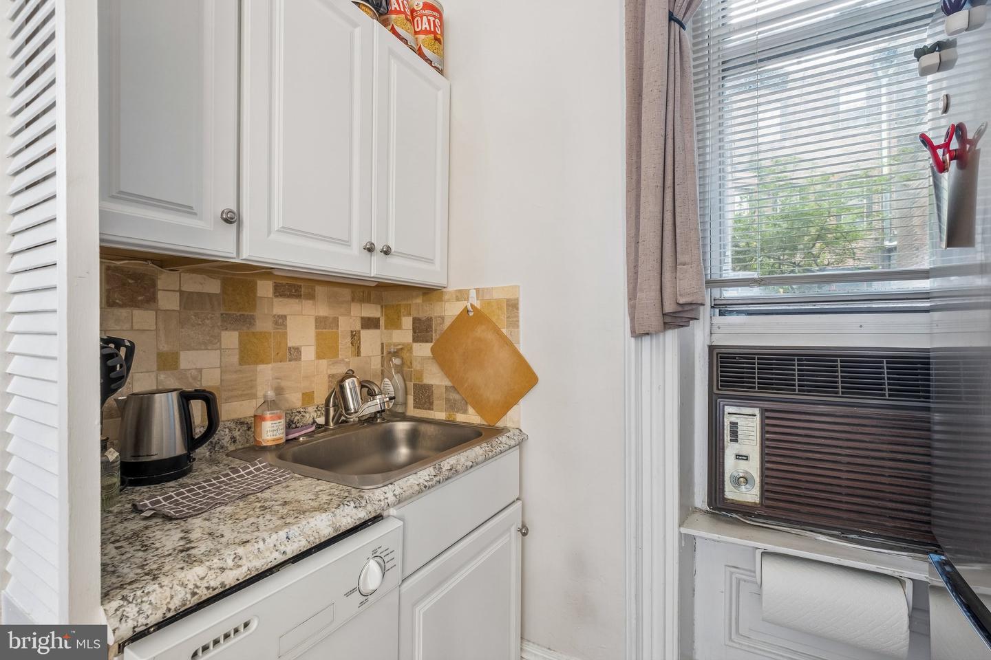2217 Locust St Property Photo 17