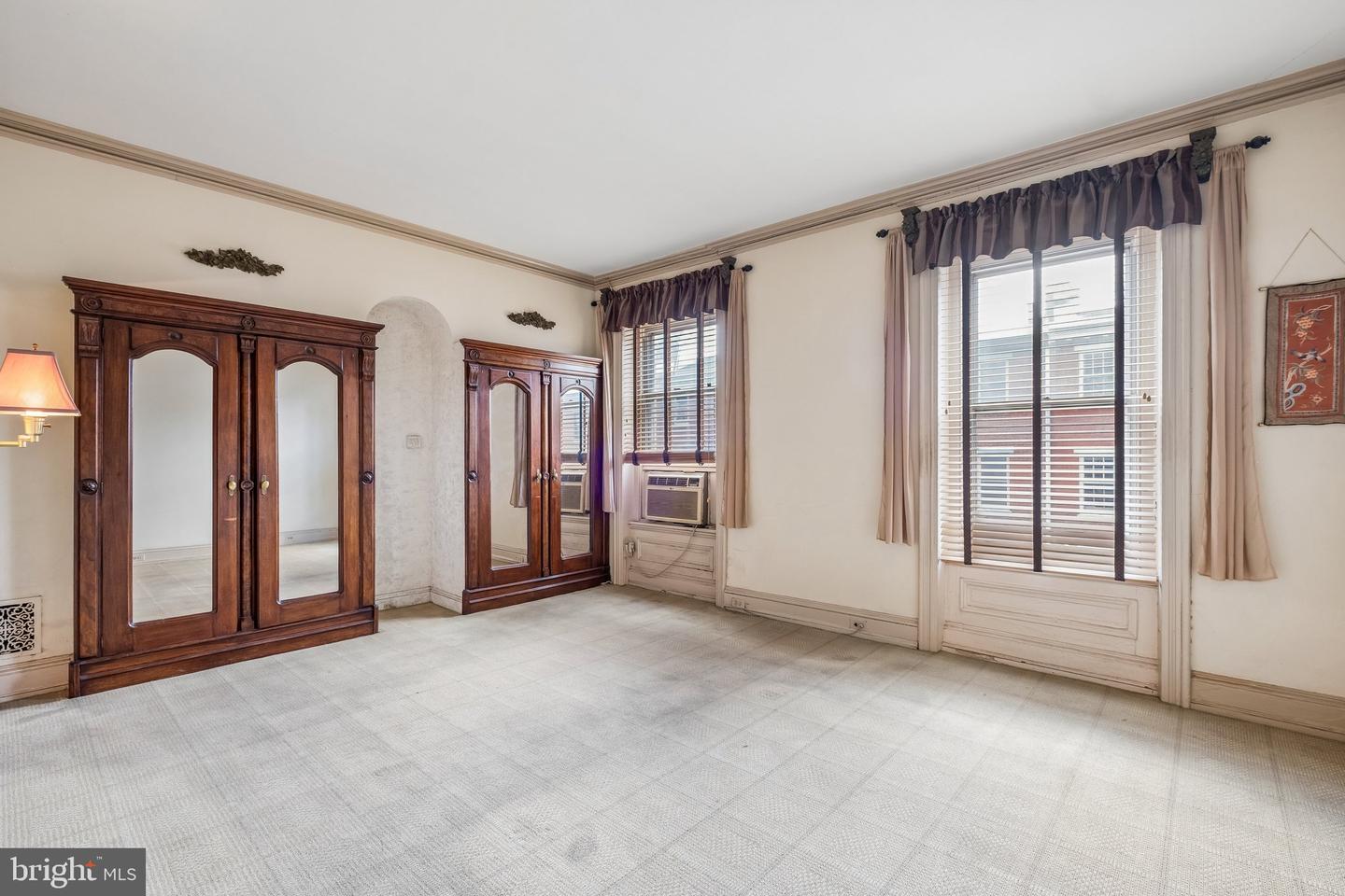 2217 Locust St Property Photo 35