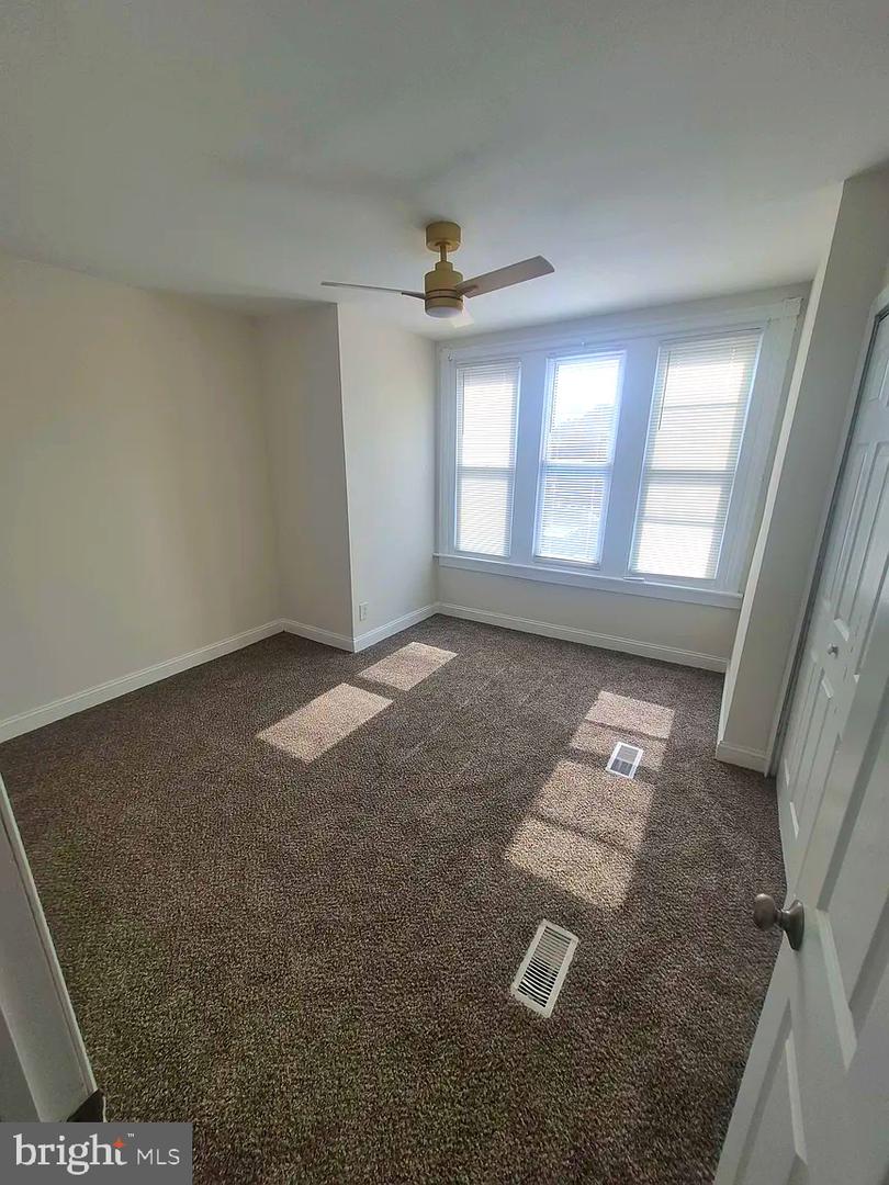 6010 N Lambert St Property Photo 9