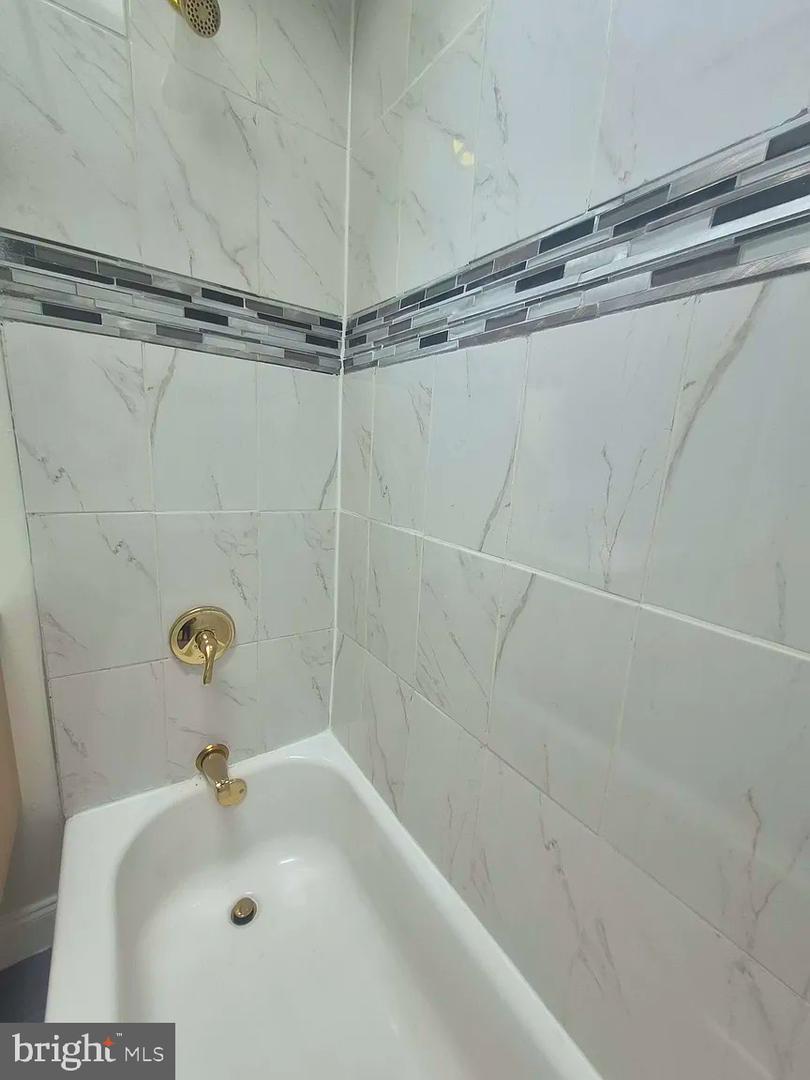 6010 N Lambert St Property Photo 18