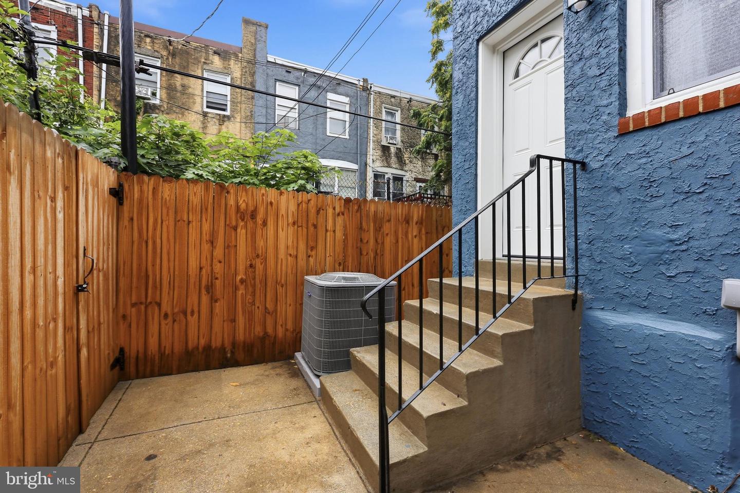 2010 S Alden St Property Photo 14