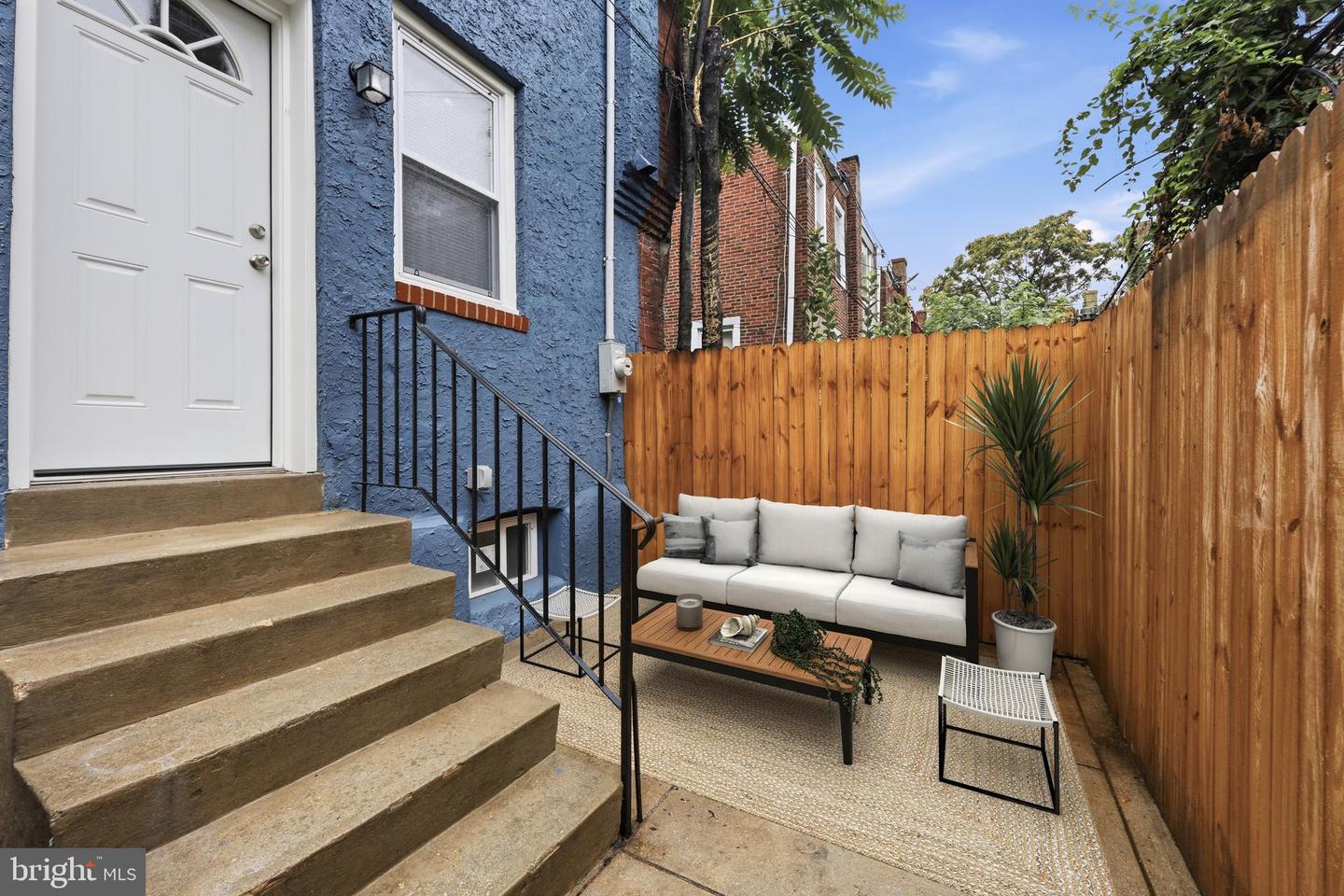 2010 S Alden St Property Photo 15