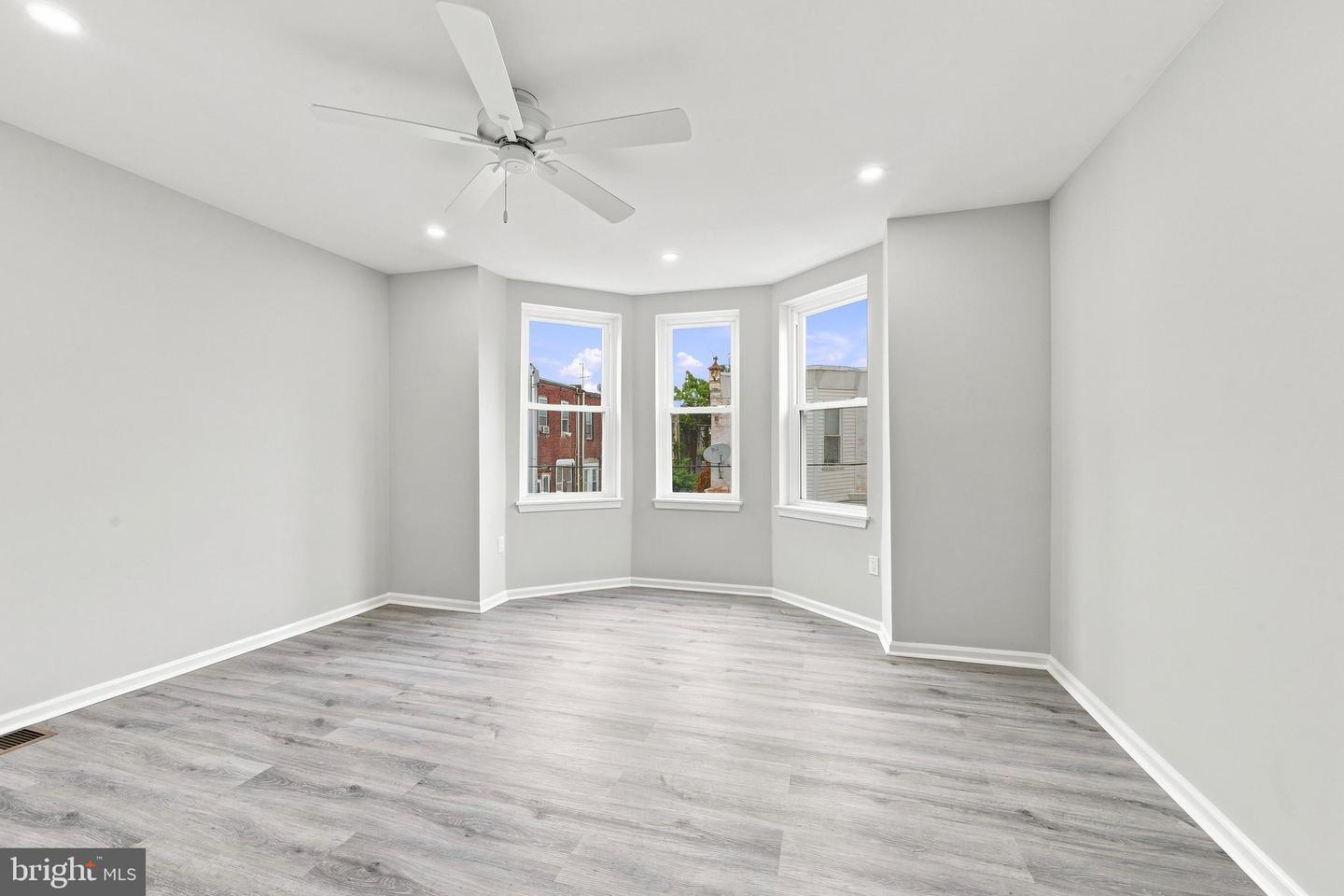 2010 S Alden St Property Photo 16