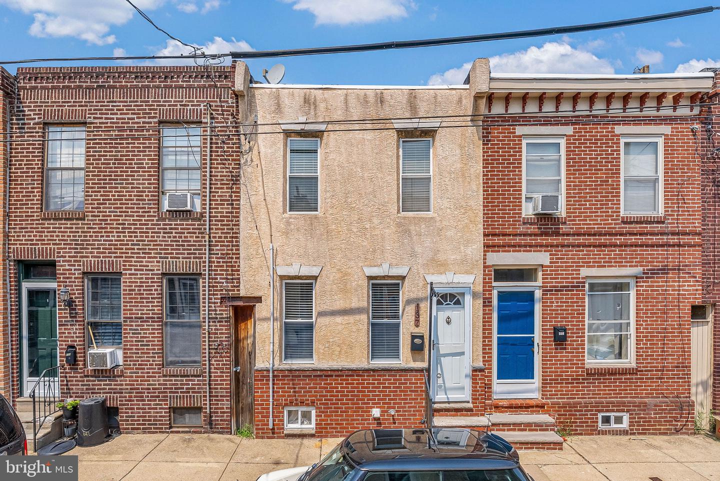 137 Sigel St Property Photo 1