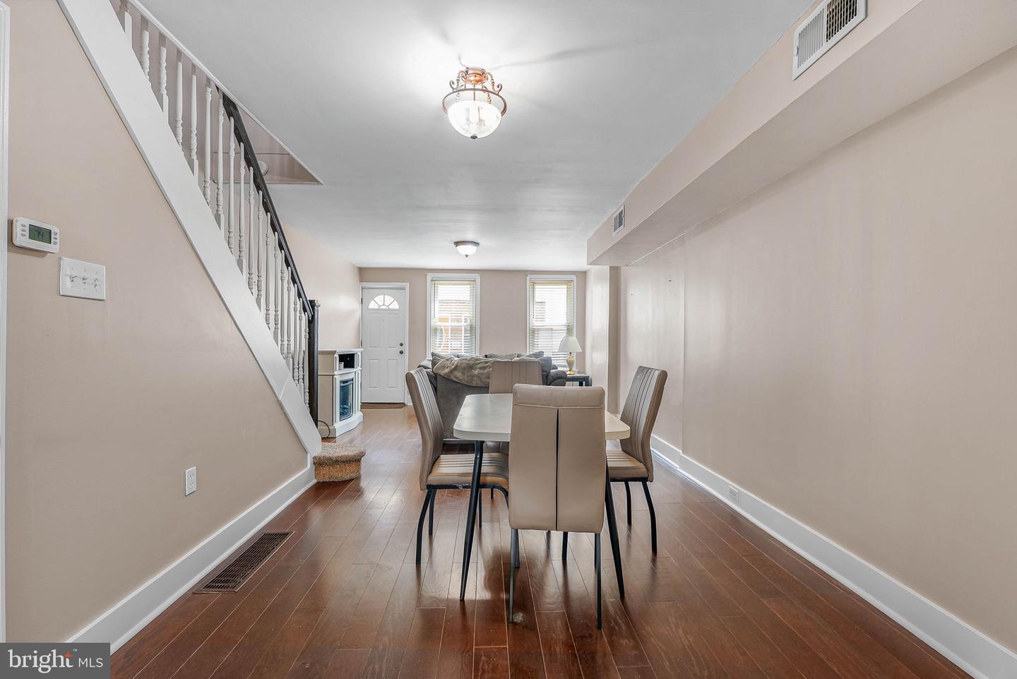 137 Sigel St Property Photo 8