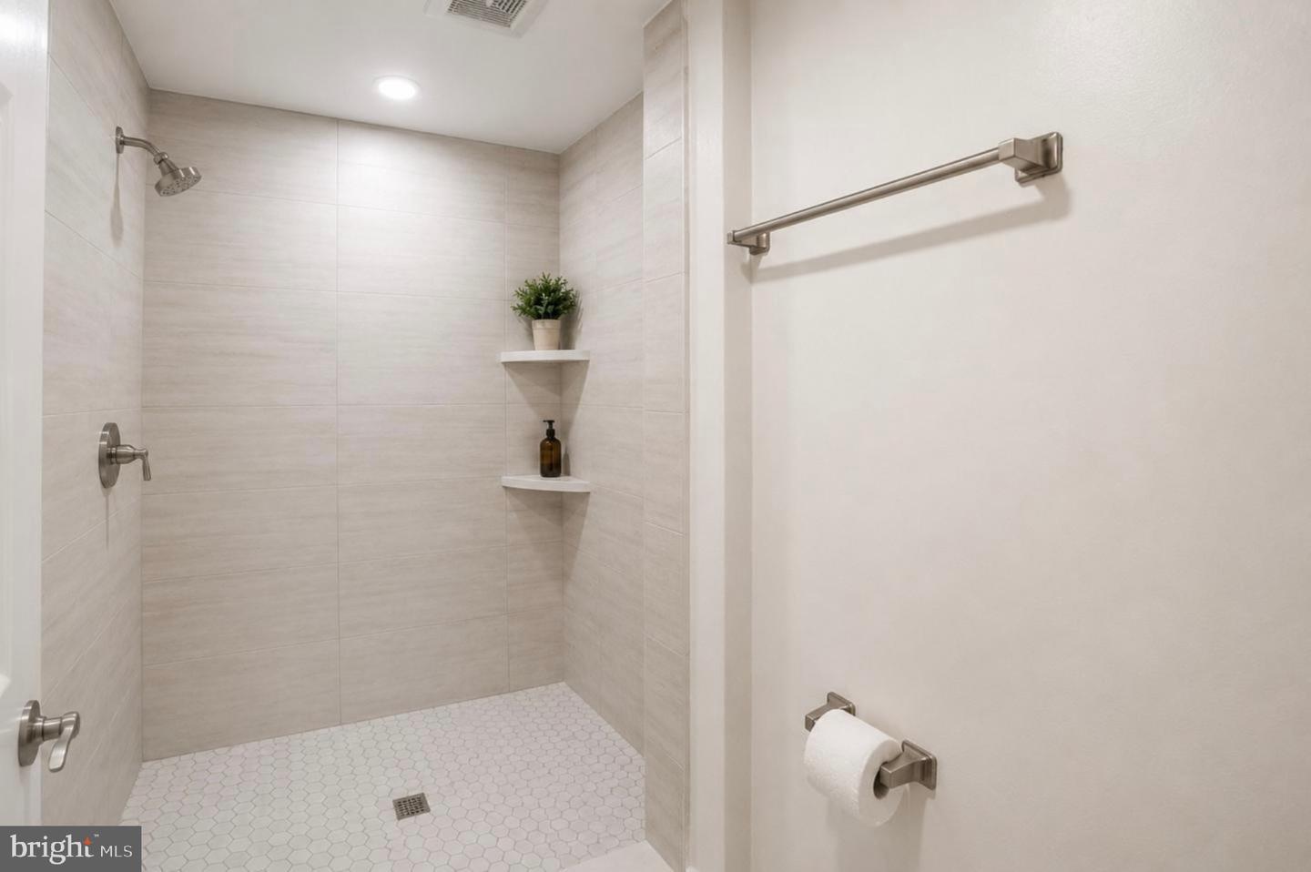 4438 Ludlow St Property Photo 19