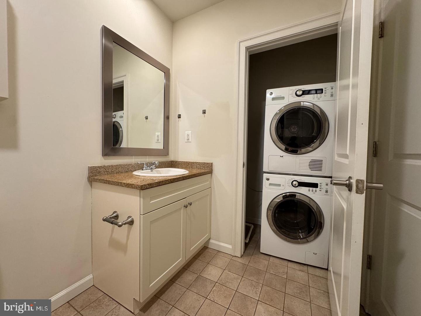 2040 Market #217 Property Photo 11