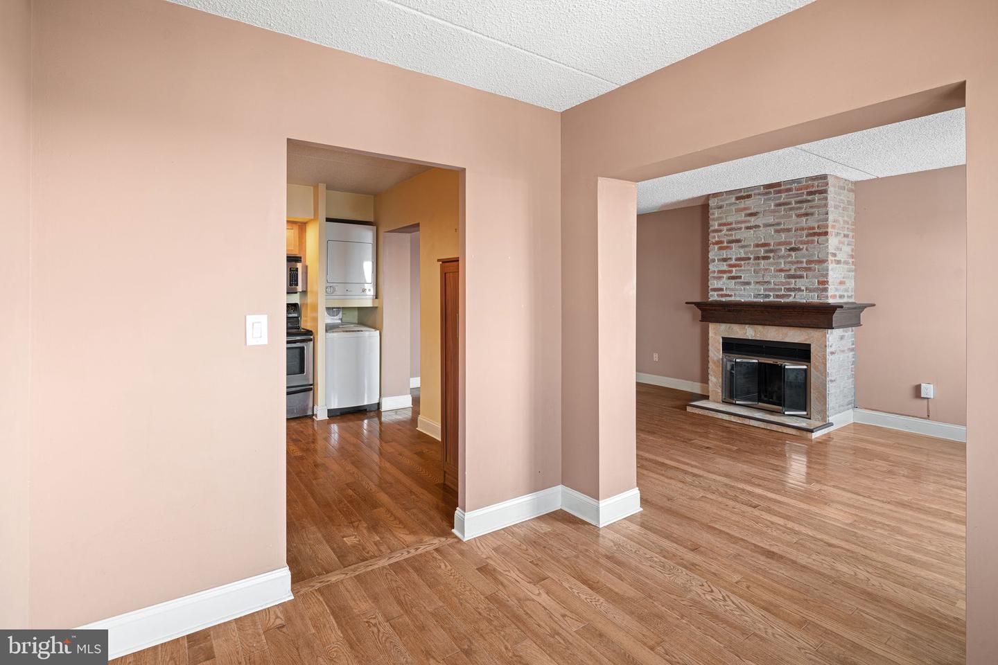 200-10 Lombard St #732 Property Photo 4