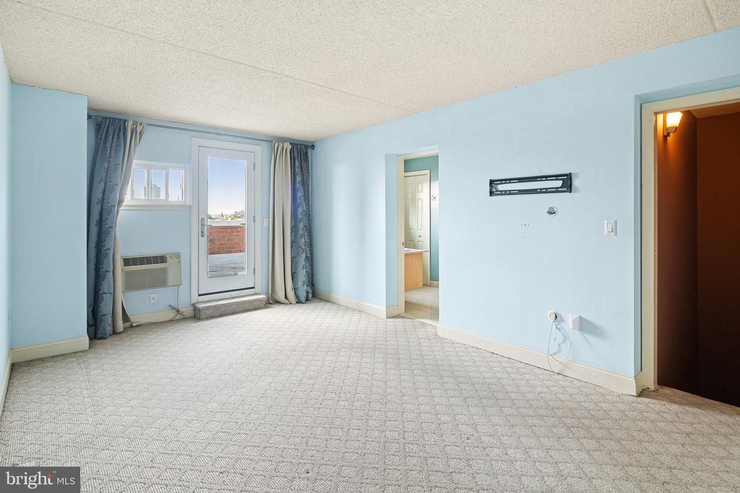 200-10 Lombard St #732 Property Photo 7