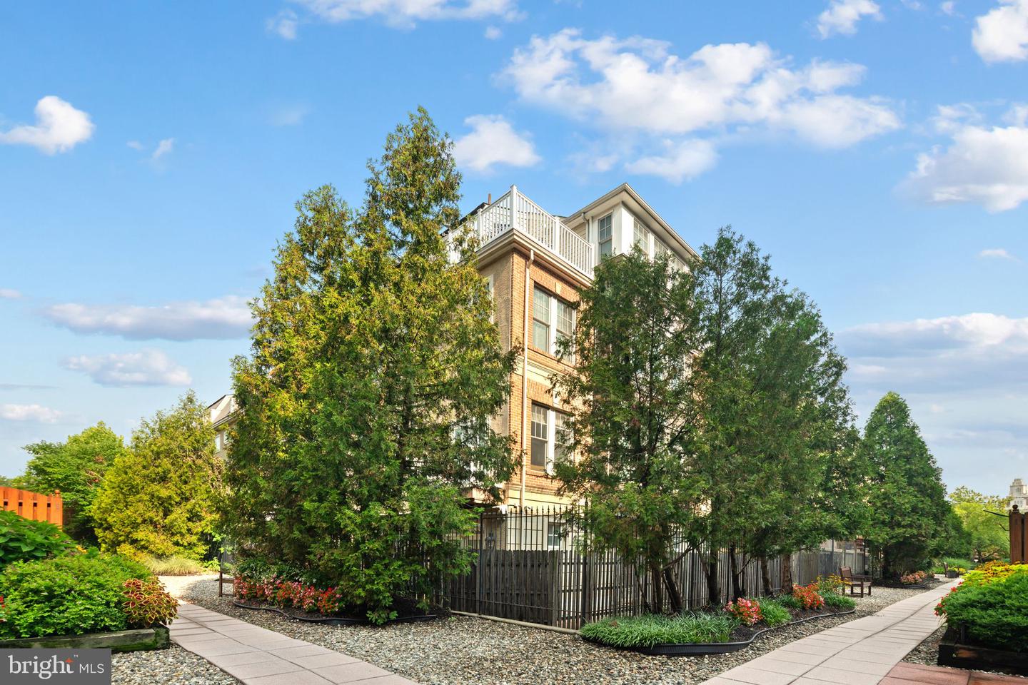 200-10 Lombard St #732 Property Photo 15