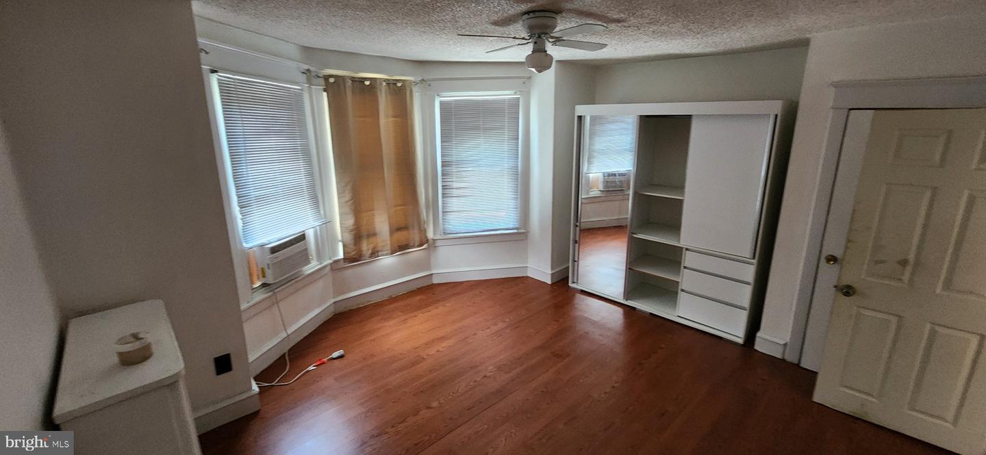 4404 Disston Property Photo 3