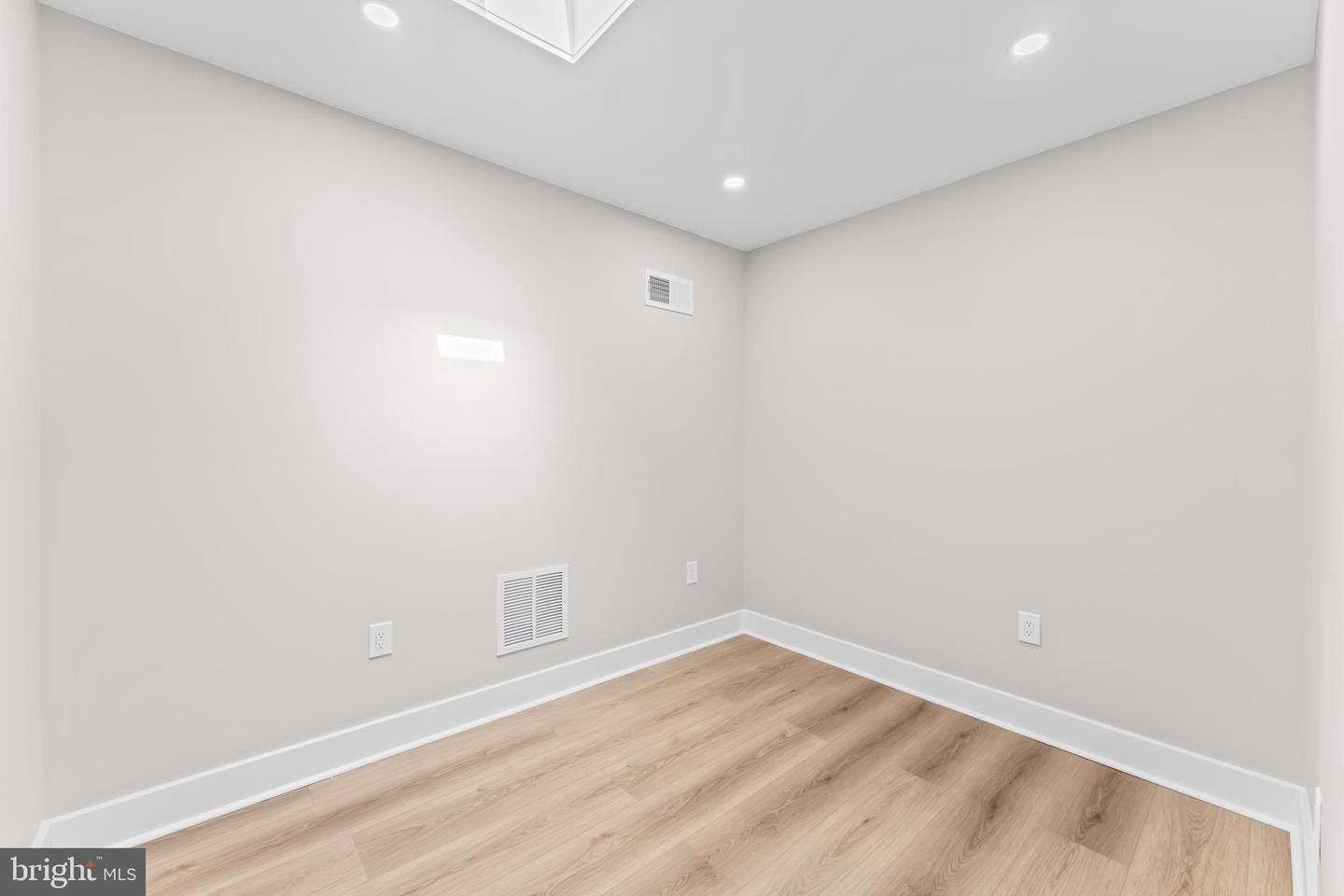 514 Winton St Property Photo 32
