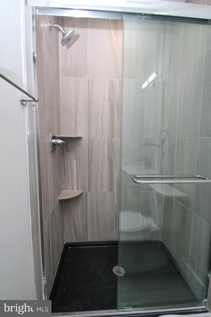 3718 Haverford Ave #2f Property Photo 11