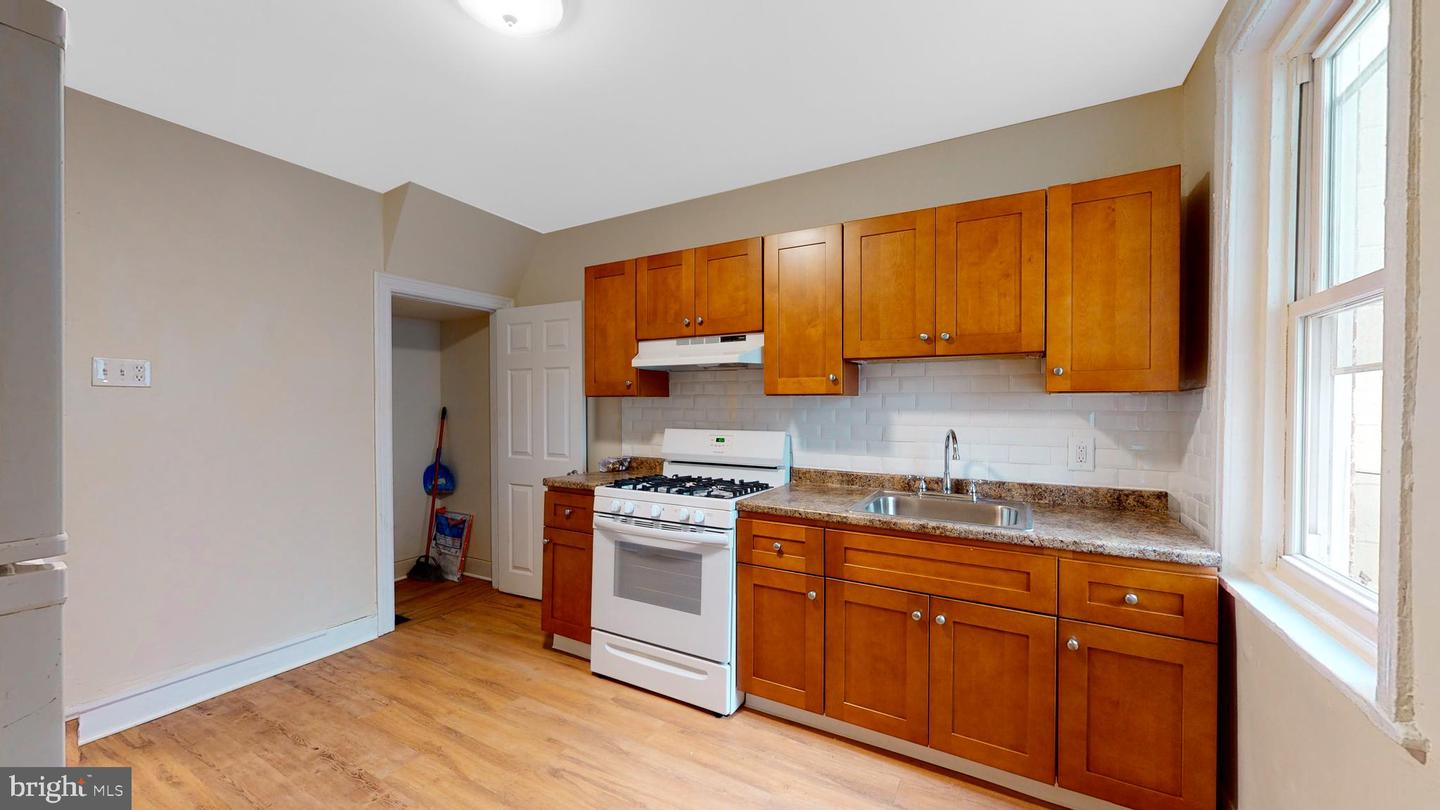 3927 Warren St Property Photo 5