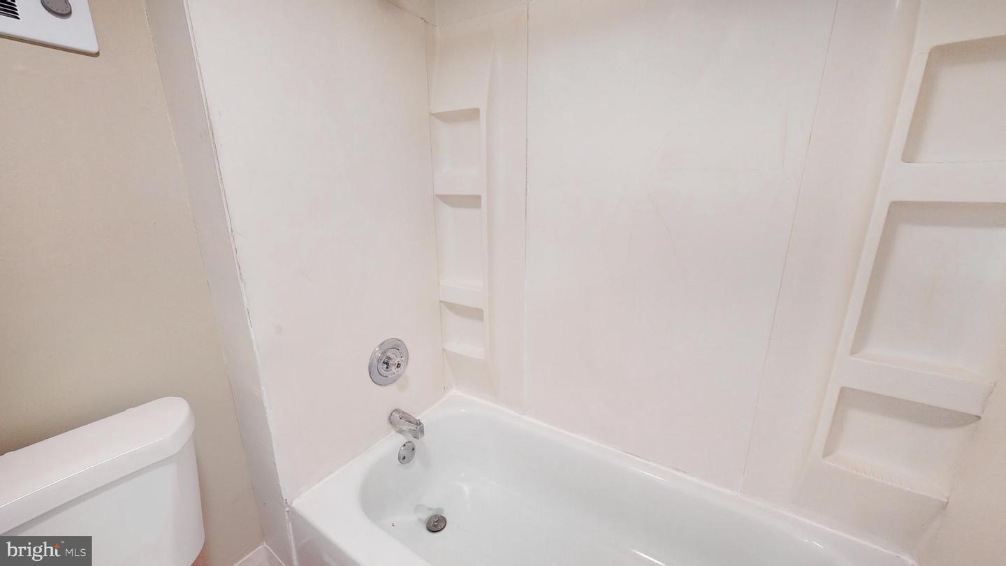 3927 Warren St Property Photo 11