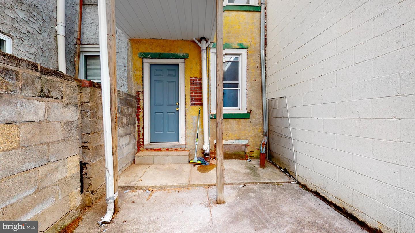 3927 Warren St Property Photo 14