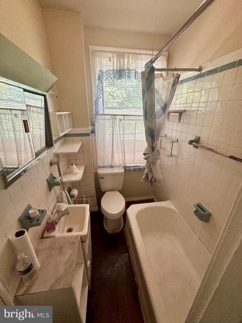 6063 Callowhill Property Photo 6