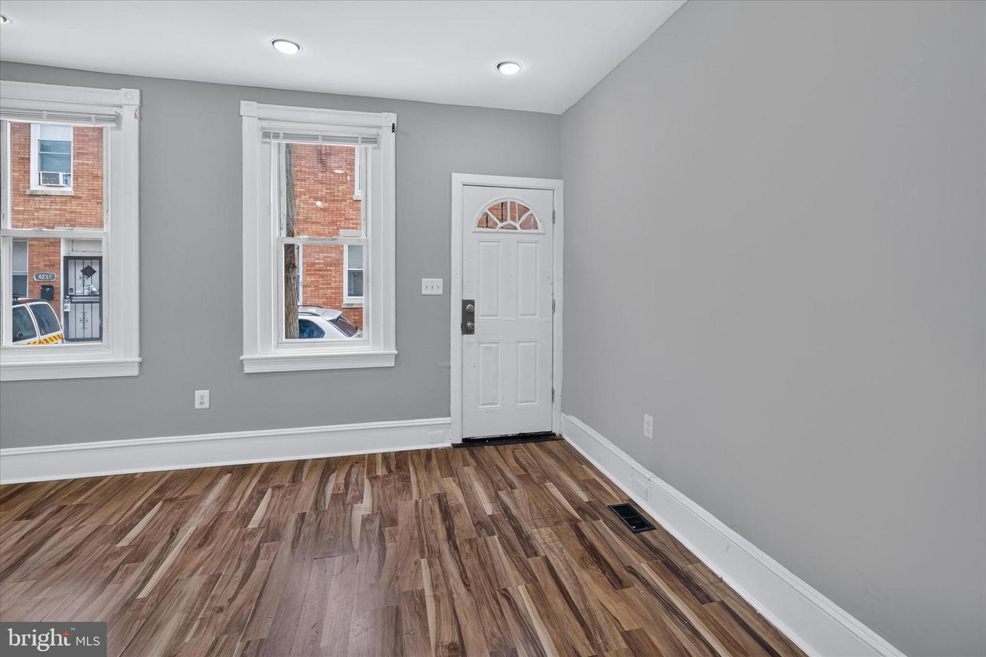 4232 N Hicks St Property Photo 6