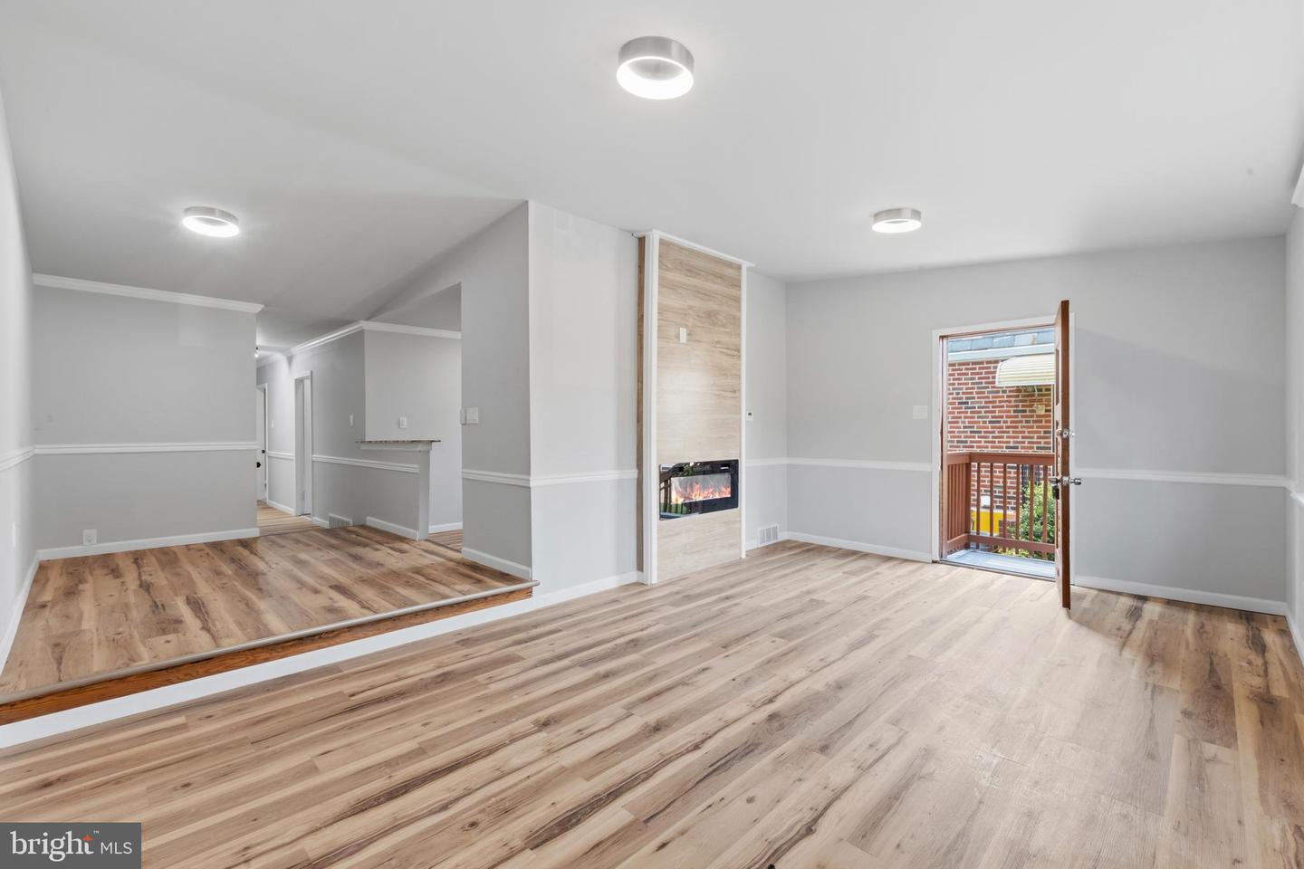 6406 Boyer St Property Photo 4