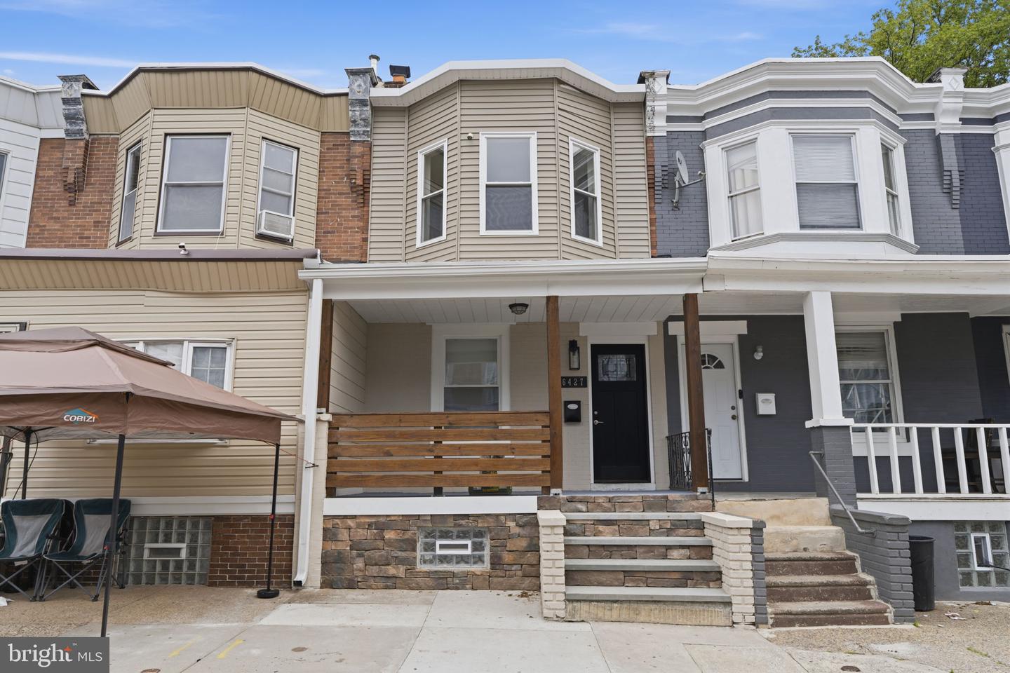 6427 N Woodstock St Property Photo 2