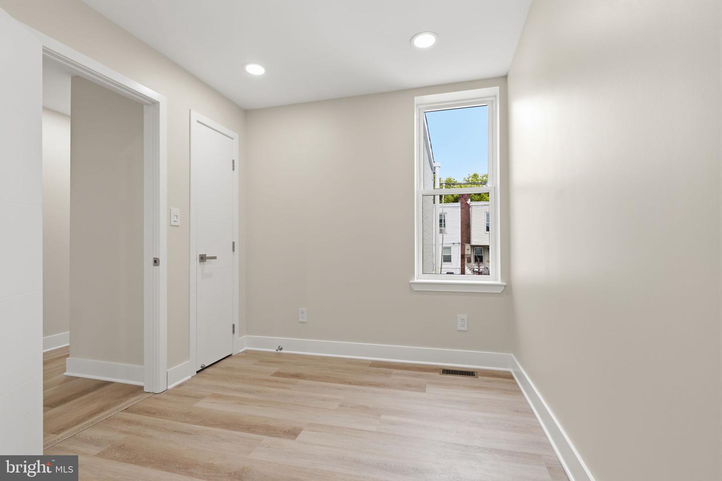 6427 N Woodstock St Property Photo 22