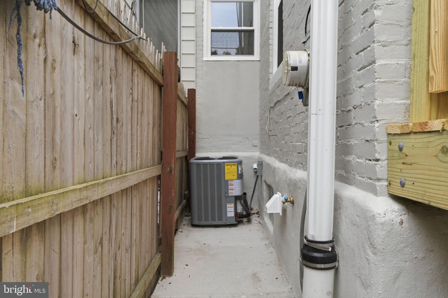 6427 N Woodstock St Property Photo 27
