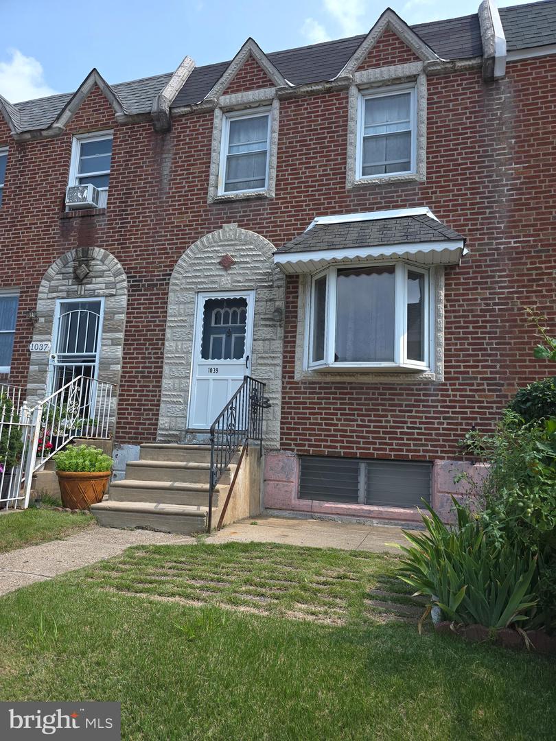 1039 E Cheltenham Ave Property Photo 1