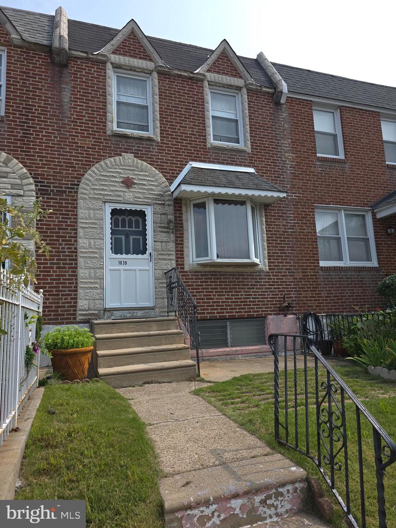 1039 E Cheltenham Ave Property Photo 3