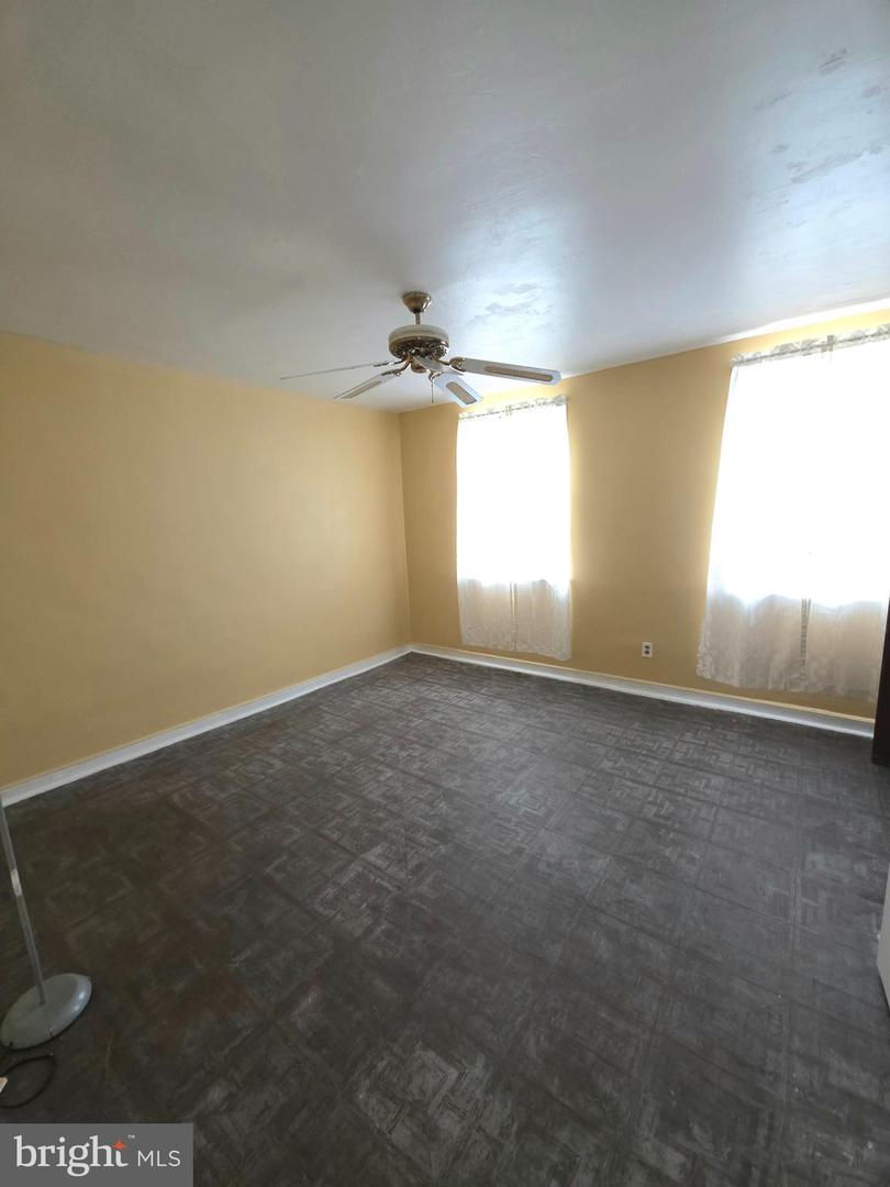 1039 E Cheltenham Ave Property Photo 9