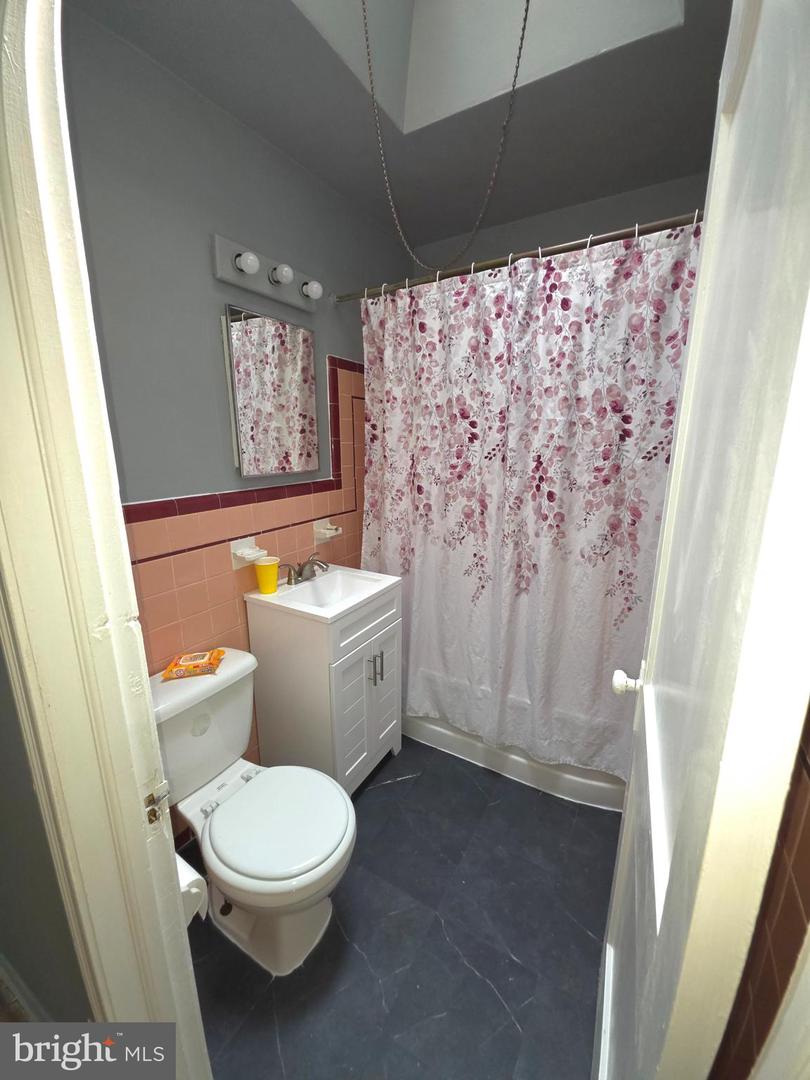 1039 E Cheltenham Ave Property Photo 14